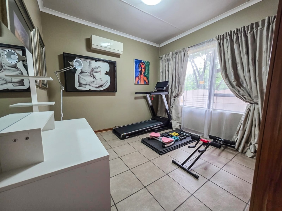 3 Bedroom Property for Sale in Kannoniers Park North West